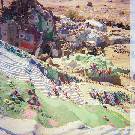 God is love_Salvation Mountain01